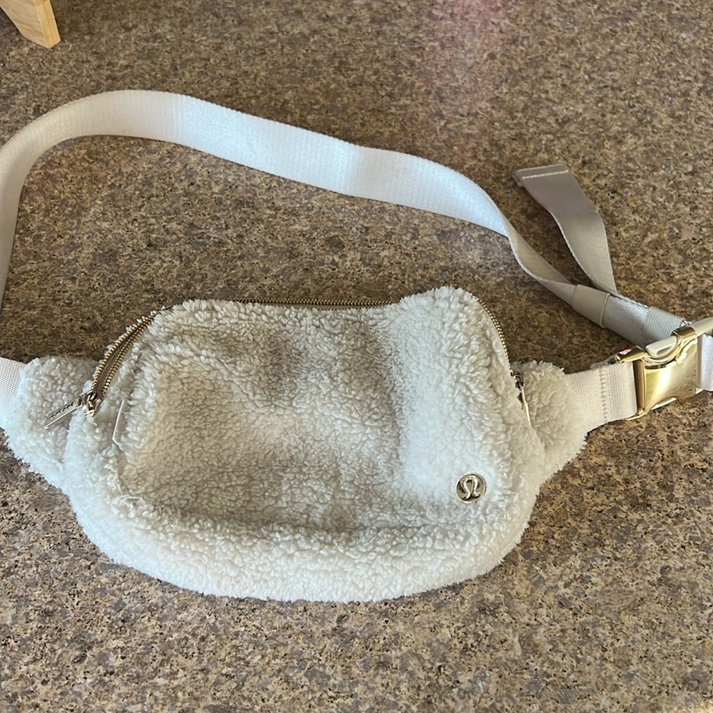 Lululemon belt bag